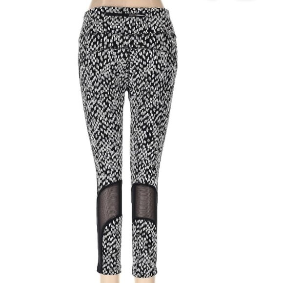 DRI-FIT Nike Running Size M Leggings black and white graphic print - Picture 2 of 4